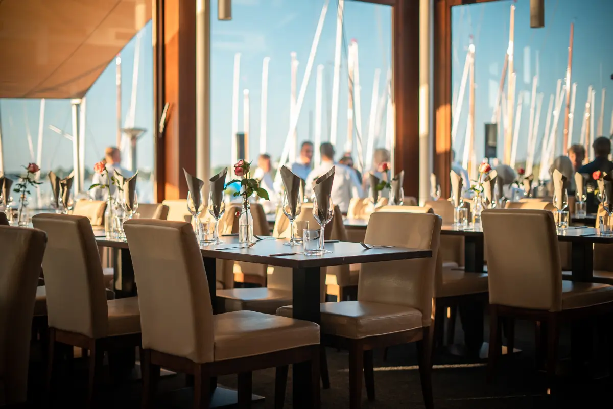 Restaurant mit Blick auf die Alster